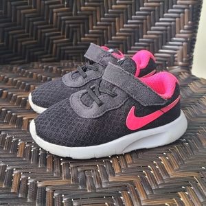 Nike toddler size 6 sneakers